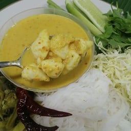 ขนมจีนน้ำยาปู คุณอ้อยอิ่ม