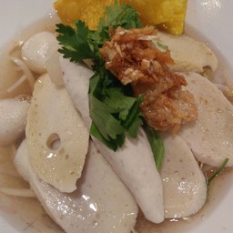 ก๋วยเตี๋ยวน้ำใสเครื่องปลา