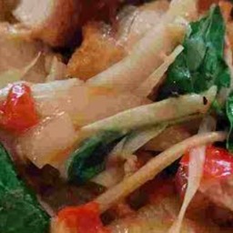 หมูกรอบหน่อไม้ดอง