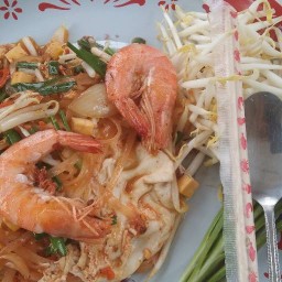 ผัดไทกุ้งสด