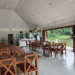 ร้านอยู่ติดน้ำ บรรยากาศดี