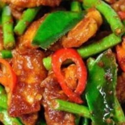 ผัดพริกแกงหมู