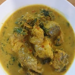 ปลากระพงทะเลผัดใบยี่หร่า