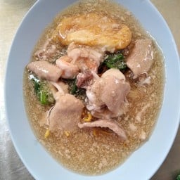 ราดหน้าใสไข่รวมกรอบเหลือง