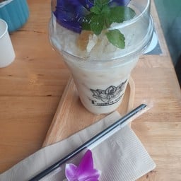 ต้นบัว คาเฟ่