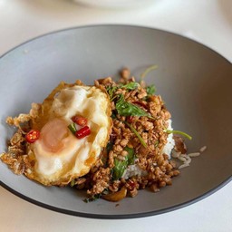 ข้าวกะเพราหมูสับโบราณ Fire Chilli