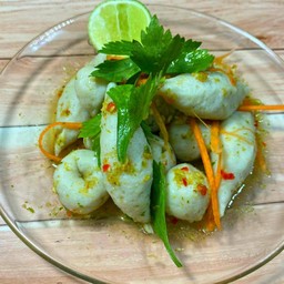 นวลจันทร์ ยำลูกชิ้นปลา นวลจันทร์