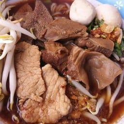 ก๋วยเตี๋ยวหมูตุ๋น(น้ำตก)