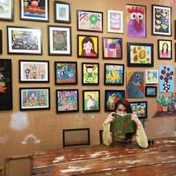 อีกมุม​ โซนด้านหลัง.... ภาพวาดและงาน​ Art.มากมาย