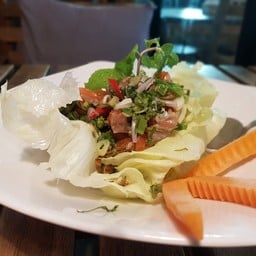 ยำปลาแซลม่อน