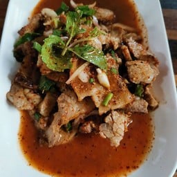 หมูน้ำตกline