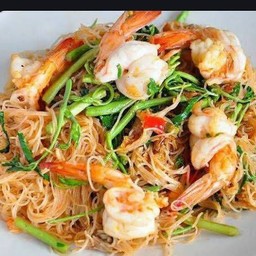 หมี่ผัดกระเฉดกุ้ง