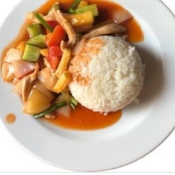 ข้าวราดผัดเปรี้ยวหวาน