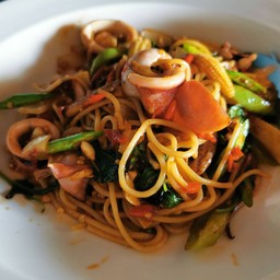 สปาเก็ตตี้ขี้เมาปลาหมึก