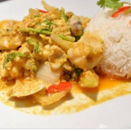 ข้าวราดผัดผงกระหรี่