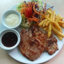 คู่บัดดี้  สเต็กหมูสันนอก 1 ชิ้น  + สเต็กไก่ 1 ชิ้น