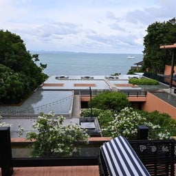 วิวที่นั่งด้านนอก