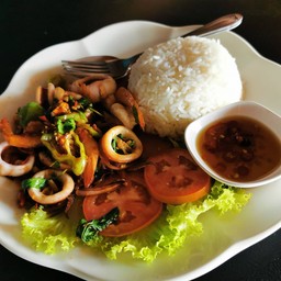 ผัดกะเพราปลาหมึก