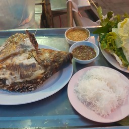 ร้านปลาเผาร่มโพธิ์