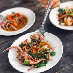 ยำปลาหมึก