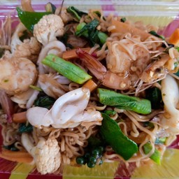 มาม่าผัดฉ่าทะเล