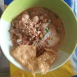 เส้นเล็กต้มยำ