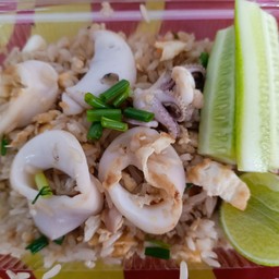 ข้าวผัดปลาหมึก