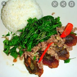 ผัดกะเพราไข่เยี่ยวม้า