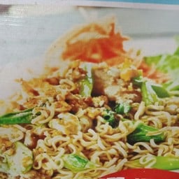 มาม่าผัด หมู ,ไก่