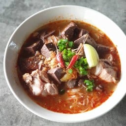 น้ำเงี้ยวสถาพร