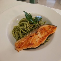 สปาเกตตีซอสเพสโต้ปลาย่าง