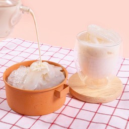 ลูกตาลอ่อนนมสด (Toddy Palm with Ftesh milk)