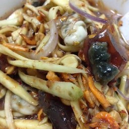 ตำปูปลาร้ามะม่วงไข่เยี่ยวม้า