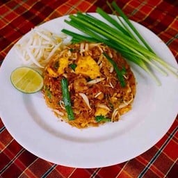 ผัดไทยเส้นจันทร์มันกุ้งเจ๊รัตน์