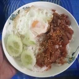 ข้าว หมู3ชั้นทอด ผัดกระเทียมพริกไทย