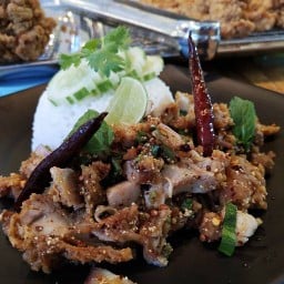 ข้าวยำไก่แซ่บ by chef arm สาขา1 ศูนย์อาหารตลาดพลูตลาดพลู