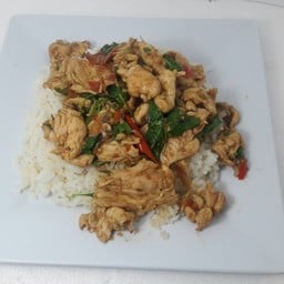 กะเพราไก่ราดข้าว