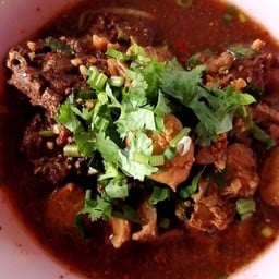 ร้านก๋วยเตี๋ยวเรือตระกูล ต.