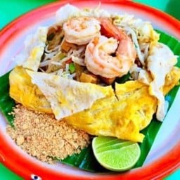 ผัดไทยห่อไข่กุ้งสด