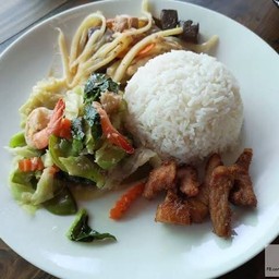 ข้าวราด 3 อย่าง