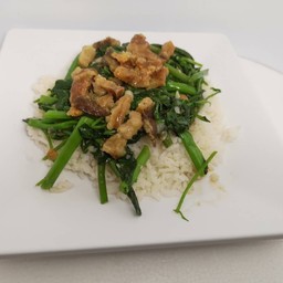 ผักบุ้งหมูกรอบราดข้าว