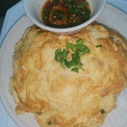 ข้าวไข่เจียวหมูสับนำ้จิ้มซีฟุ้ด