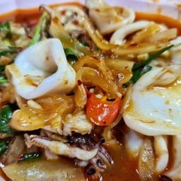 หมึกผัดน้ำพริกเผา