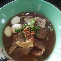 ก๋วยเตี๋ยวเรือหมูตุ๋น