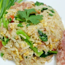 ข้าวผัดแหนม