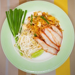 ผัดไทยหมูแดง