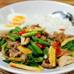 ผัดขี้เมา ราดข้าว