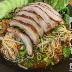 ยำขนมจีนคอหมูย่าง