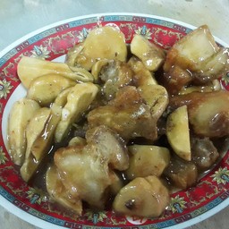 หมูกรอบน้ำมันหอยใส่เห็ดเป็นกับข้าว