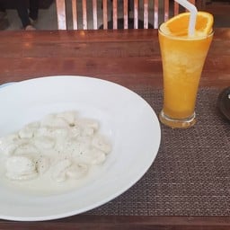 Gnocchi with cheese sauce